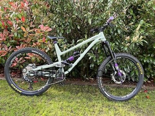 Commencal Clash Essential ficha tecnica